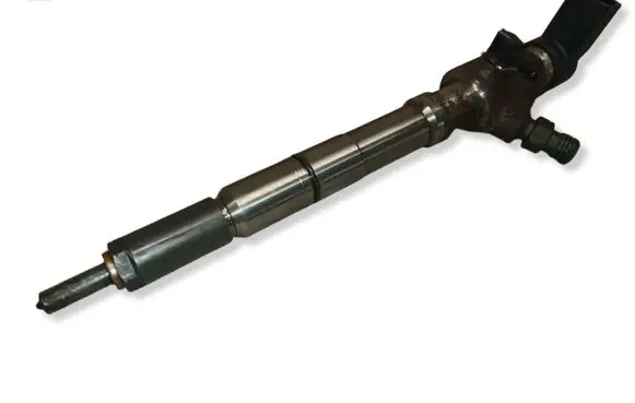 Volkswagen Touran II Fuel injector 03L130277B