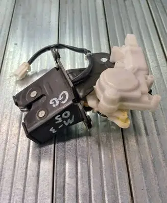 Mazda 3 I Tailgate/trunk/boot lock/catch/latch