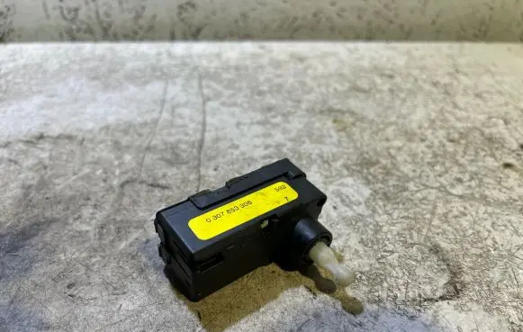 Headlight level adjustment motor