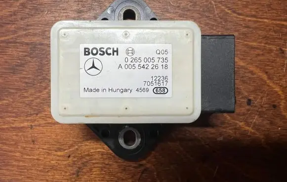 Mercedes-Benz E W212 ESP acceleration yaw rate sensor A0055422618 7051617 0265005735