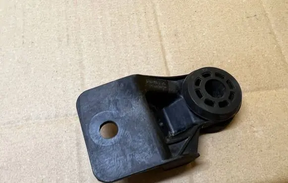 Chevrolet Camaro Radiator support slam panel bracket 84009865