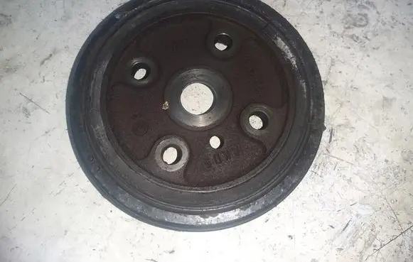 Volvo XC90 Crankshaft pulley 30731865