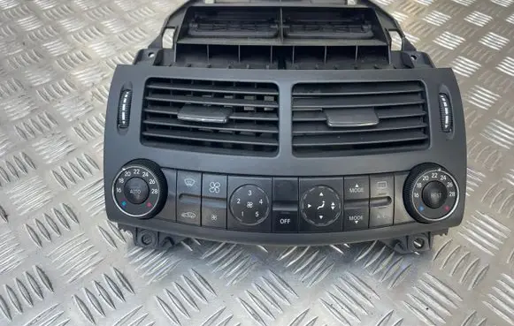 Mercedes-Benz E W211 Climate control unit 2118300490