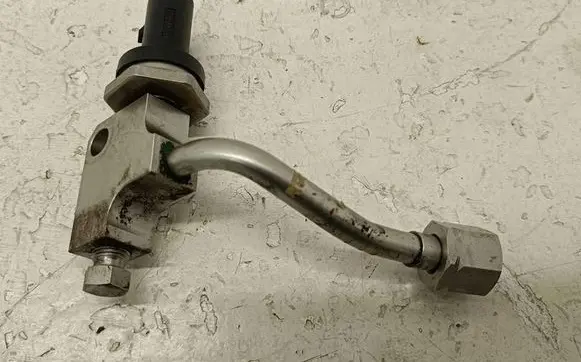 Audi A6 S6 C6 4F Fuel pressure sensor 