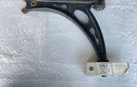 Volkswagen Golf V Front control arm 1K0407152ACBLCP 1K0407152AC DL080440