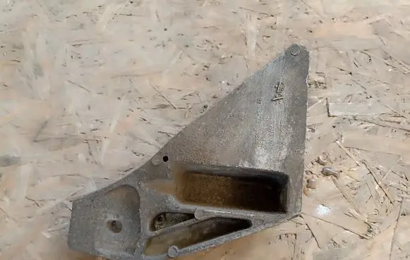 BMW X5 E70 Engine mounting bracket 6772680
