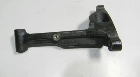 Toyota Avensis T250 Engine mounting bracket 3311805010