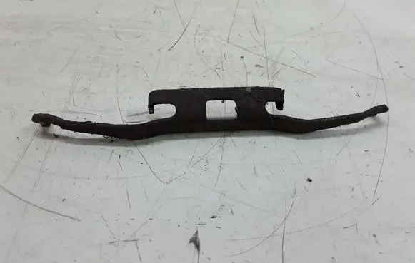 Front brake pad spring
