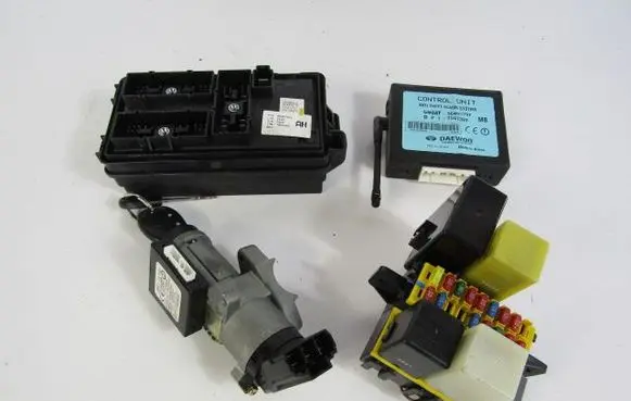 Chevrolet Matiz Engine ECU kit and lock set 96417301