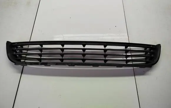 Volkswagen Golf Plus Front bumper lower grill 5M0853677D