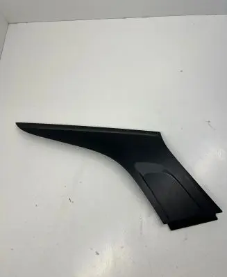 Fender trim (molding)