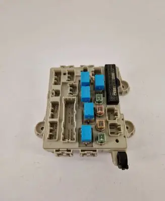 Toyota Previa (XR30, XR40) II Fuse module 8922128150