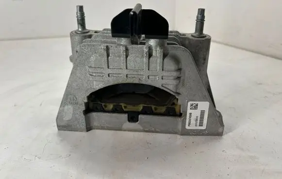Chrysler Pacifica Gearbox mount P68224742AB D010709516