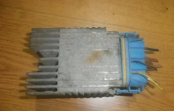 Mercedes-Benz A W168 Coolant fan relay a0275458032