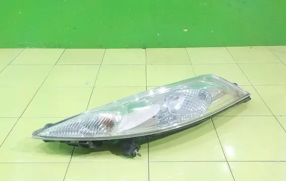 Nissan Juke I F15 Headlight/headlamp PRZOD