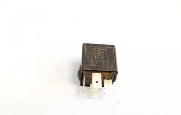 Volvo S40, V40 Other relay mb953381 v23134-b52-x240