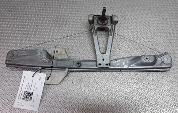 Rear door manual window regulator