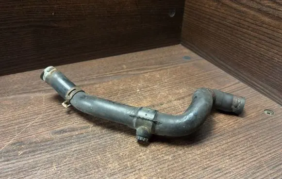 Engine coolant pipe/hose