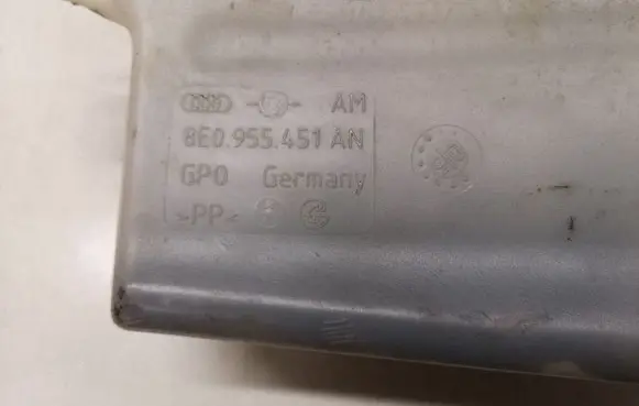 Audi A4 S4 B7 8E 8H Windshield washer fluid reservoir/tank 8E0955451AN