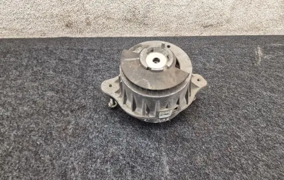 Mercedes-Benz C W205 Engine mount bracket A2052406417