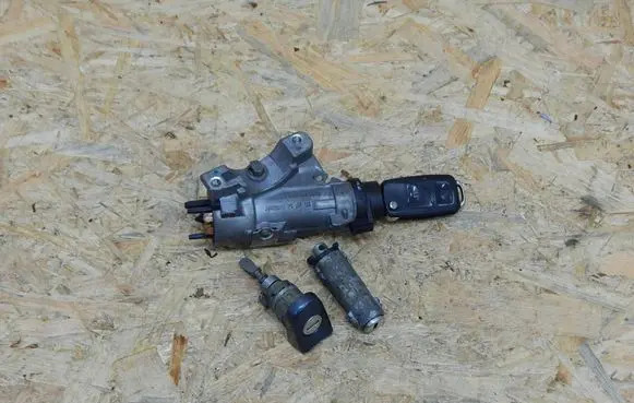Volkswagen Multivan T5 Ignition lock 4B0905851N