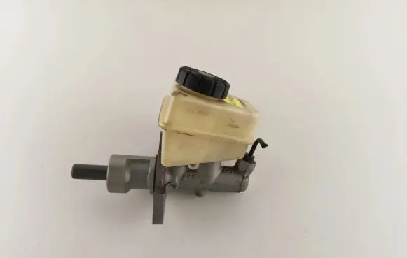 Mercedes-Benz E W210 Master brake cylinder A2024300202 KL1668