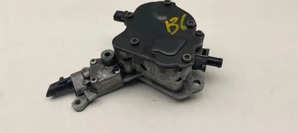 Volkswagen PASSAT B6 Vacuum pump 038145215