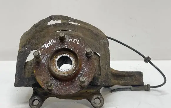 Nissan X-Trail T30 Front wheel hub