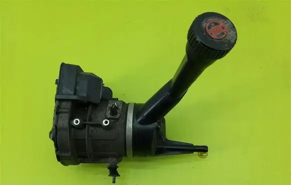 Peugeot 308 SW Power steering pump 9684979180