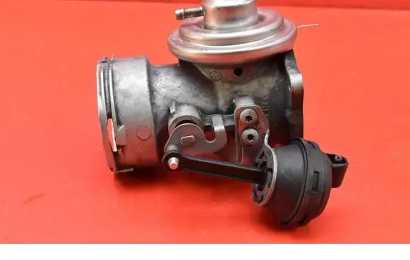 Volkswagen PASSAT B5.5 EGR valve 038131501AA