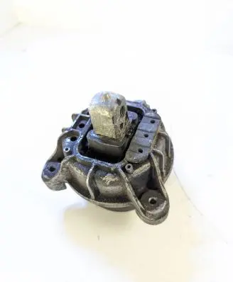 BMW 5 GT F07 Engine mount bracket 6781562