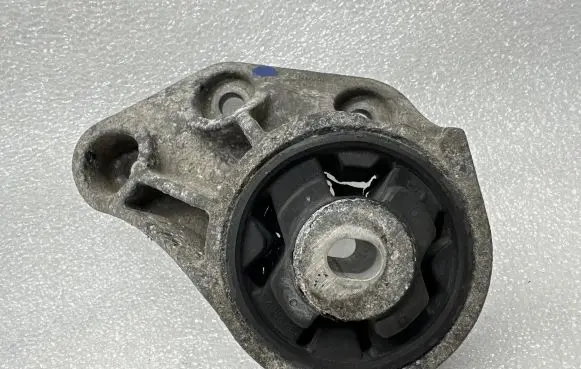 Audi A6 S6 C6 4F Rear differential mounting bracket 8E0599125H