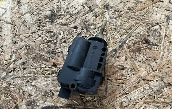 Opel Zafira A Fuel tank cap lock 13120789