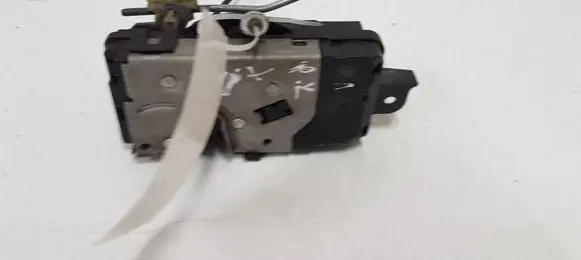 Opel Zafira B Front door lock 13210748