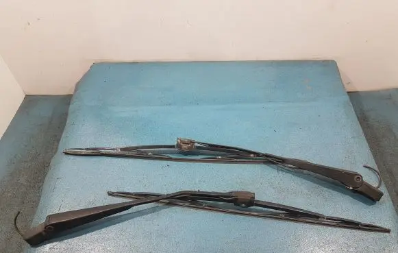 Renault Megane I Front wiper blade arm