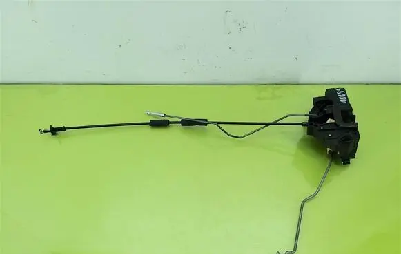 Chevrolet HHR Front door lock 