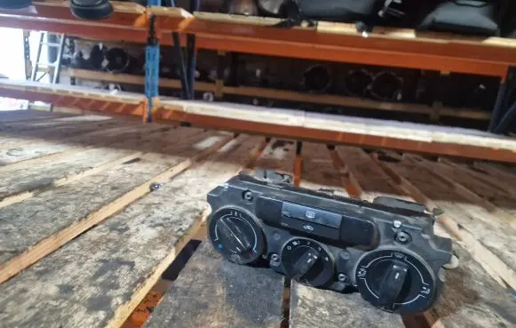 Volkswagen Caddy Climate control unit