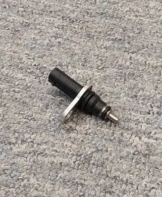 Volkswagen Golf VII Fuel temperature sensor 06K919523