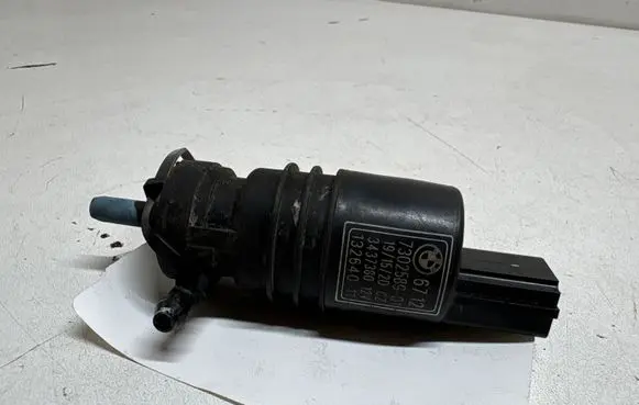 BMW 4 F32 F33 Windscreen/windshield washer pump 7302589