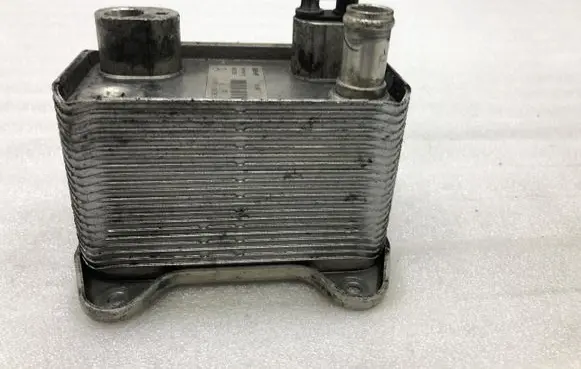Mercedes-Benz E W210 Engine oil radiator 6111880501