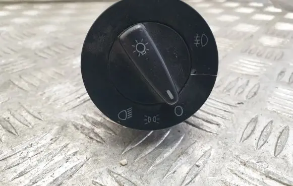 Volkswagen Golf IV Light switch 1C0941531