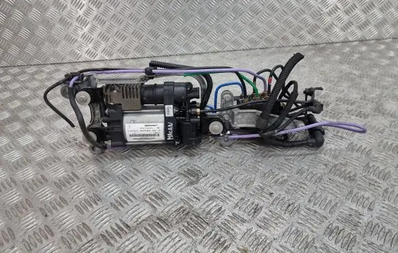 Porsche Macan (95B) Air suspension compressor/pump 95b616006d