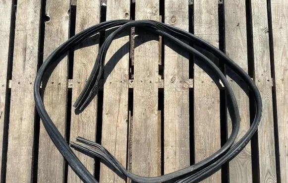 Opel Vivaro Rubber seal front coupe door 