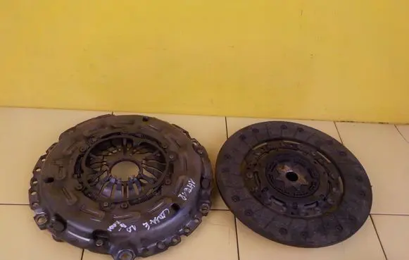 Opel Corsa E Clutch set kit 55593662 B10XFT SPRZEGLO