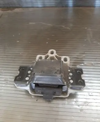 Volkswagen Scirocco Engine mount bracket 1K0199555