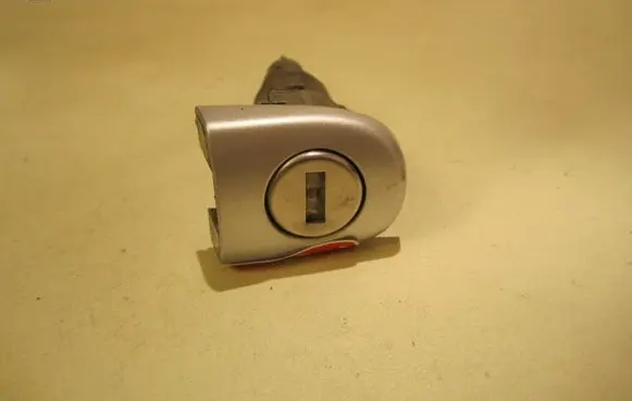 Volkswagen Golf V Front door lock (next to the handle) 1K0837167C