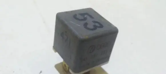 Volkswagen PASSAT B5 Other relay 141951253b
