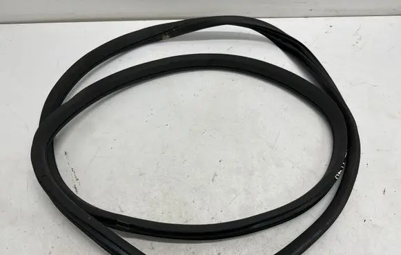 Mercedes-Benz ML W166 Rear door rubber seal (on body) 