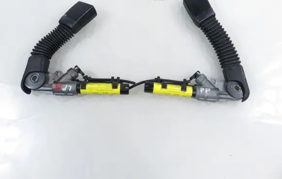 BMW X3 E83 Front seatbelt buckle 33027346 33027345