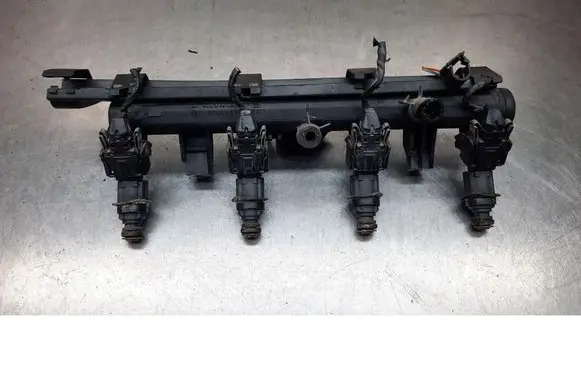 Fuel injector supply line/pipe